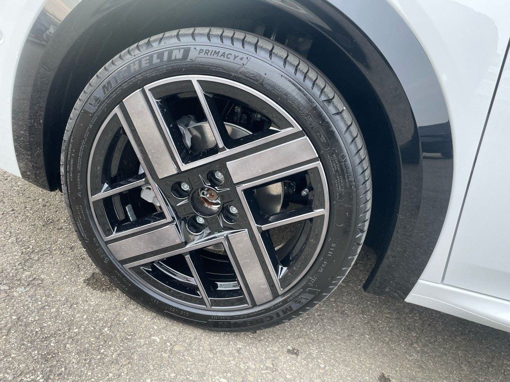 Lancia Ypsilon  Hybrid e-DCT