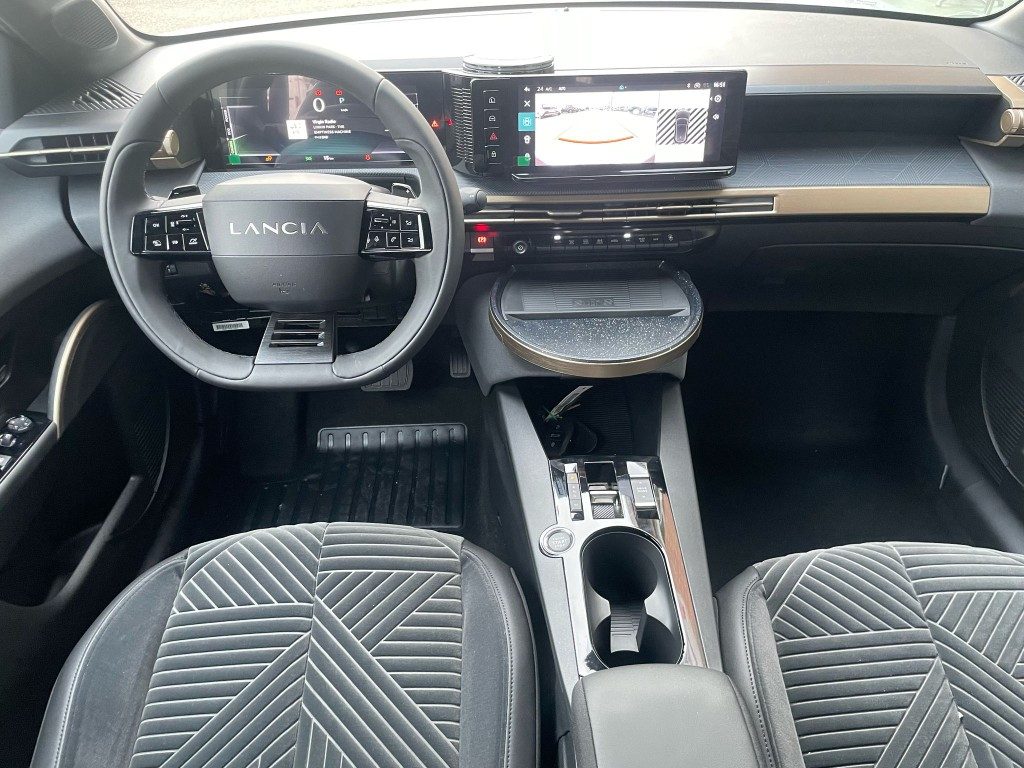 Lancia Ypsilon  Hybrid e-DCT