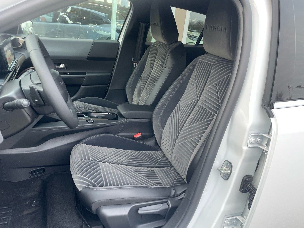 Lancia Ypsilon  Hybrid e-DCT