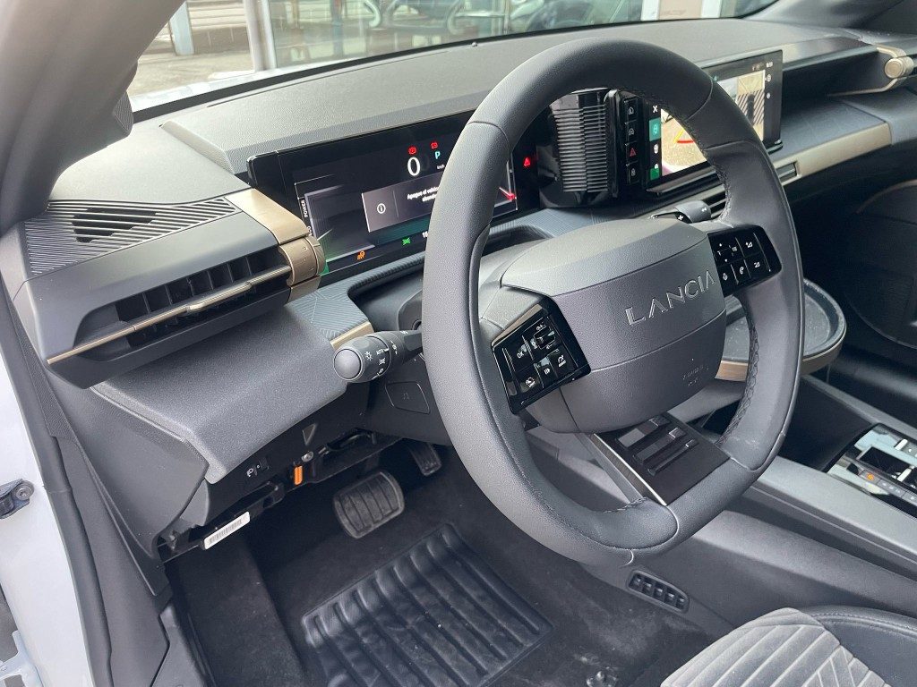 Lancia Ypsilon  Hybrid e-DCT