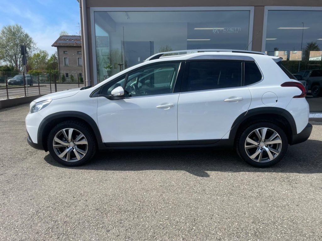 Peugeot 2008  BlueHDi 100cv Black Matt