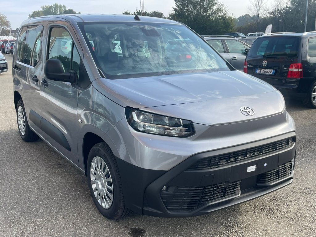 Toyota   1.2 110 CV S&S Short Lounge