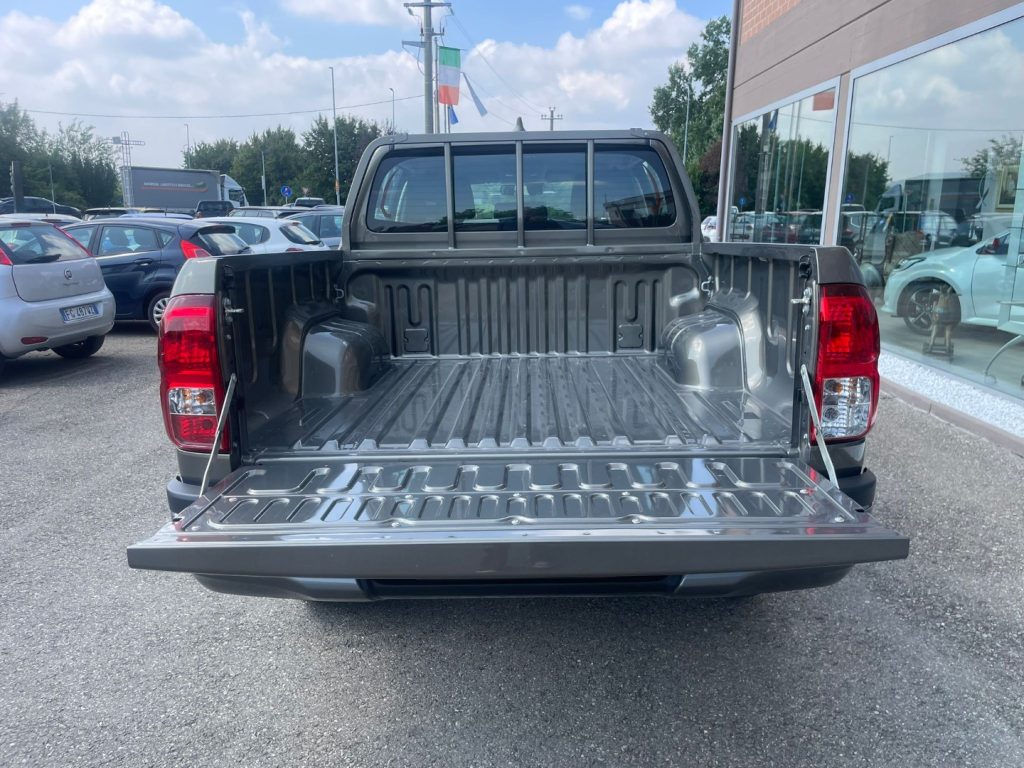 Toyota Hilux  2.4 D-4D A/T 4WD 4 porte Double Cab Comfort