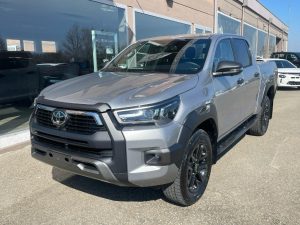 Toyota Hilux 2.8 D-4D A/T 4WD 48V 4 porte Double Cab Invincible