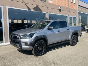 Toyota Hilux 2.8 D-4D A/T 4WD 48V 4 porte Double Cab Invincible