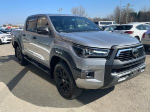 Toyota Hilux 2.8 D-4D A/T 4WD 48V 4 porte Double Cab Invincible