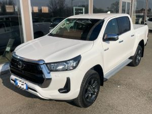 Toyota Hilux 2.8 D-4D A/T 4WD 48V 4 porte Double Cab Lounge