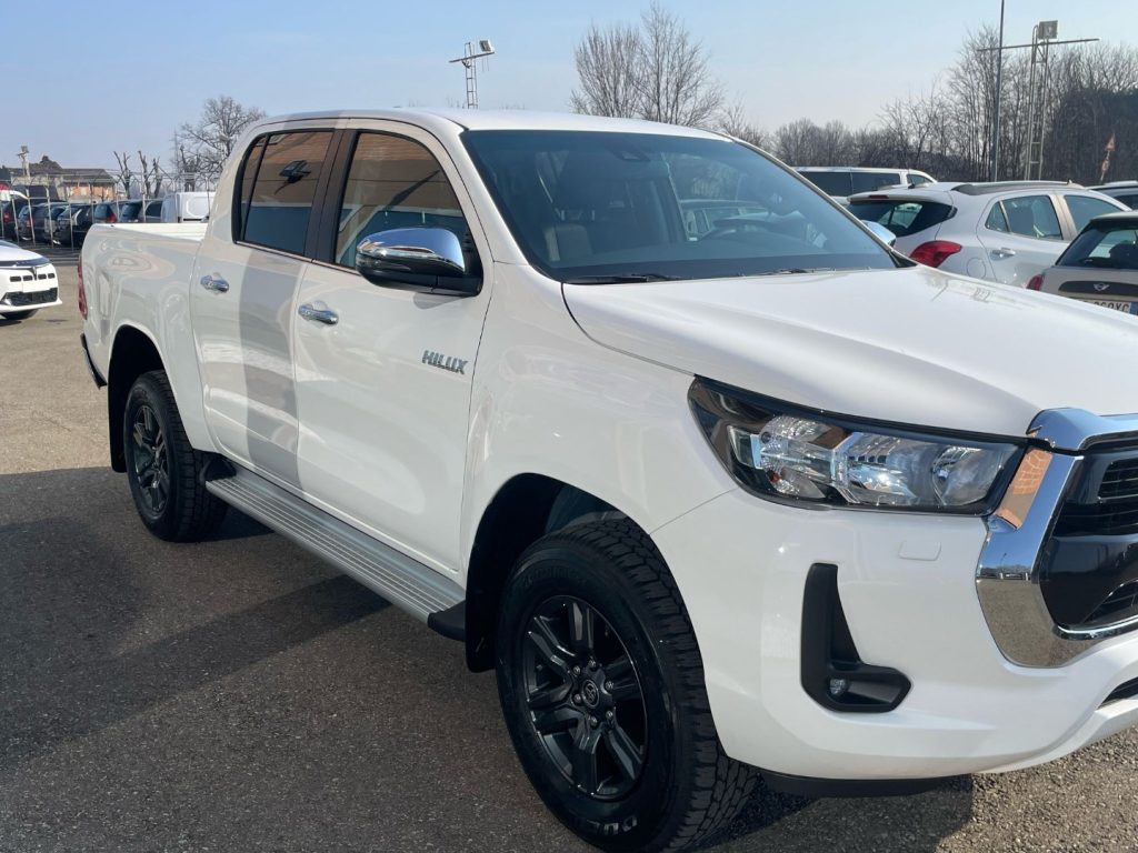 Toyota Hilux  2.8 D-4D A/T 4WD 48V 4 porte Double Cab Lounge