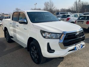 Toyota Hilux 2.8 D-4D A/T 4WD 48V 4 porte Double Cab Lounge