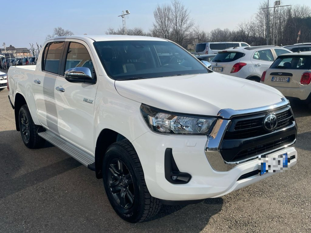 Toyota Hilux  2.8 D-4D A/T 4WD 48V 4 porte Double Cab Lounge
