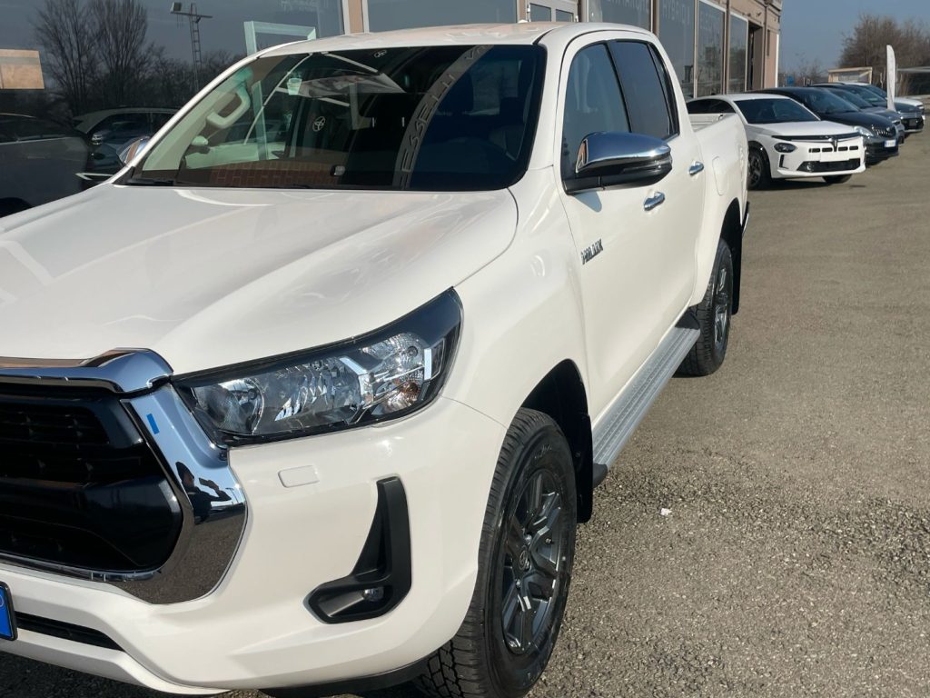 Toyota Hilux  2.8 D-4D A/T 4WD 48V 4 porte Double Cab Lounge