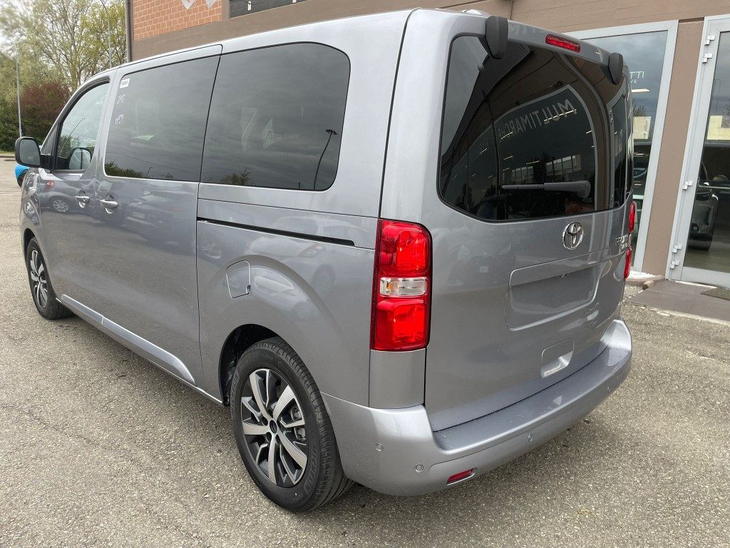 Toyota   2.0D 144 CV L1 M/T Executive