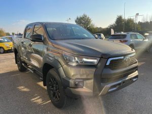 Toyota Hilux 2.8 D-4D A/T 4WD 48V 4 porte Double Cab Invincible