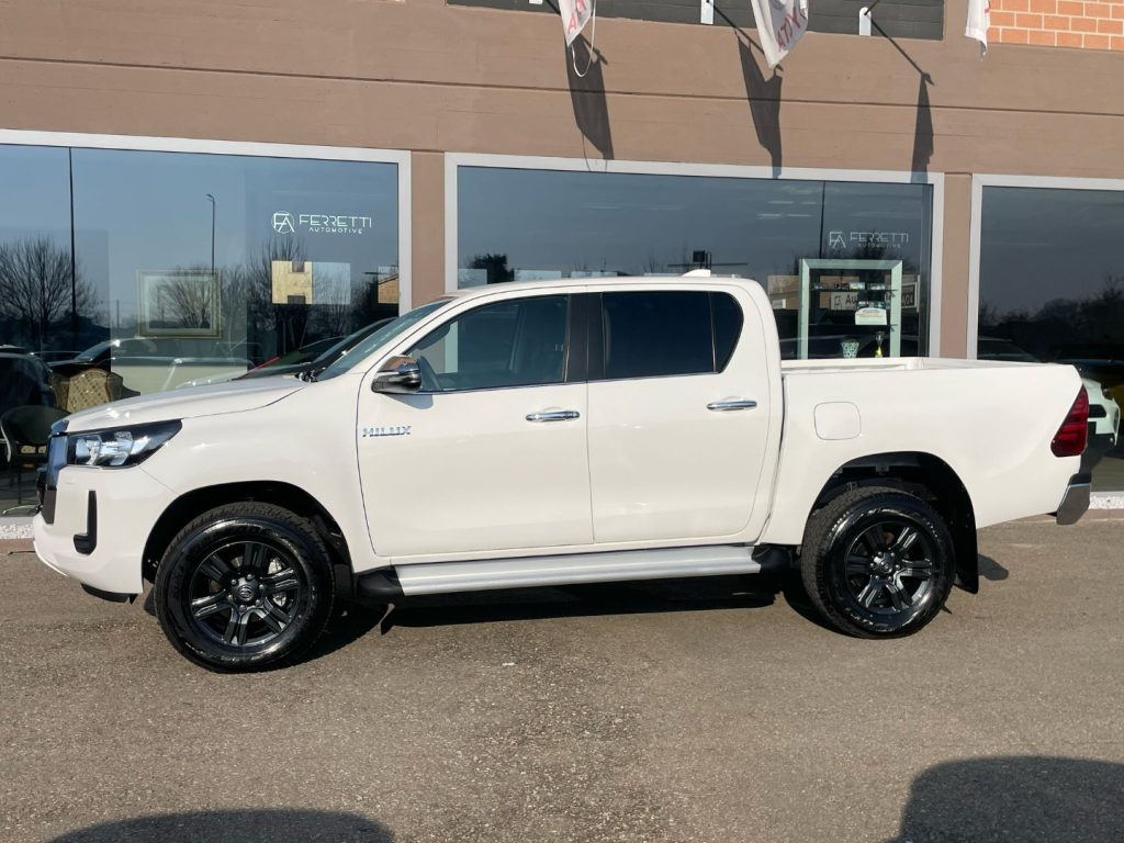 Toyota Hilux  2.8 D-4D A/T 4WD 48V 4 porte Double Cab Lounge
