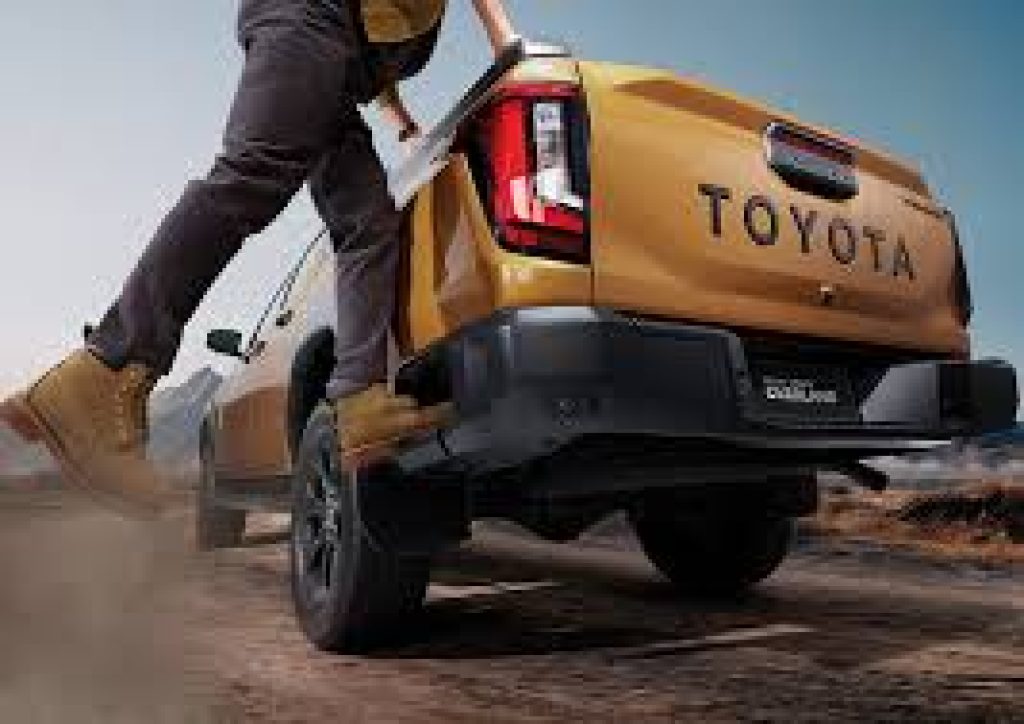 Toyota Hilux  NG26 2.8 D-4D A/T 4WD 48V 4 porte Double Cab